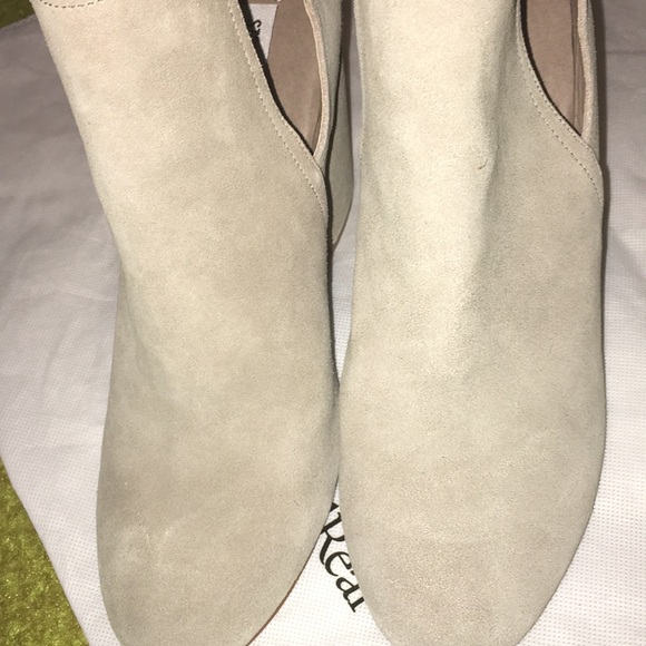Suede Steve Madden “Naomi” Booties - Picture 5 of 5